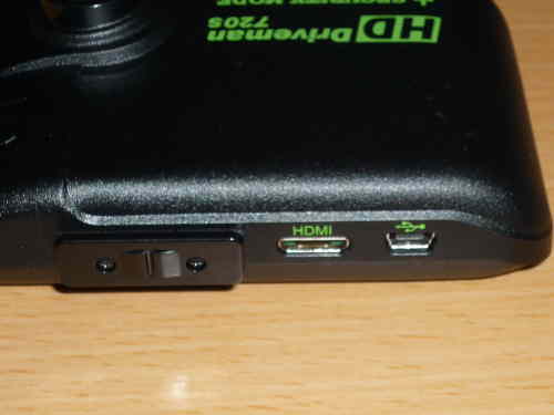 HDMIケーブル接続部と電源接続部